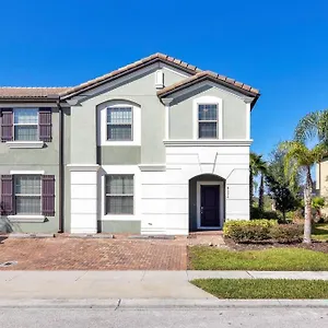 Stunning 5 Bedroom Just Minutes From Disney World! Holiday home Davenport